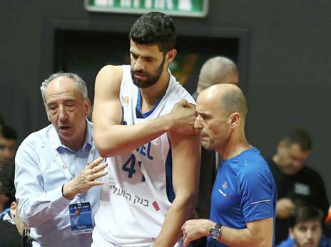 גינת. "הפציעה גרמה לנו לשחק עם 4 גארדים" (אלן שיבר)