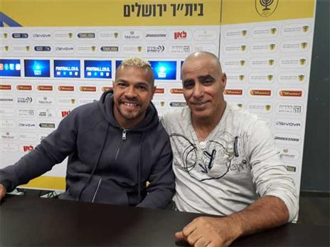 "גידל את קלאודמיר כאילו הוא אבא שלו". הקשר לצד יגאל הילל