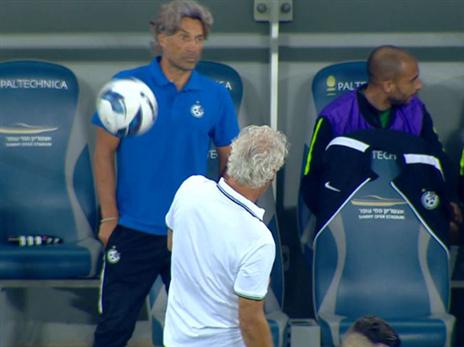 "זה גרם לי לאי נוחות. כשאתה פוגע ישירות בשחקן, איך אתה מצפה שייתן לך בחזרה?"