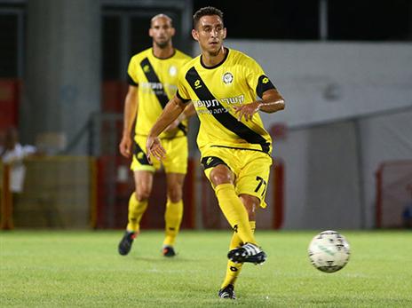 הקהל כועס עליו. אולסק (אלן שיבר)