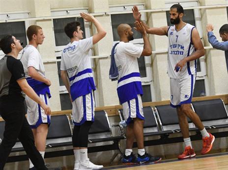 רותברט וקרית גת בדרך לגמר (באדיבות דף הפייסבוק של קרית גת)