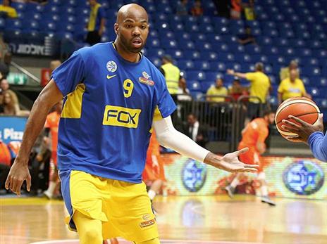 "מכבי התנדבה לשלם את כרטיס הטיסה של טיוס" (אלן שיבר)