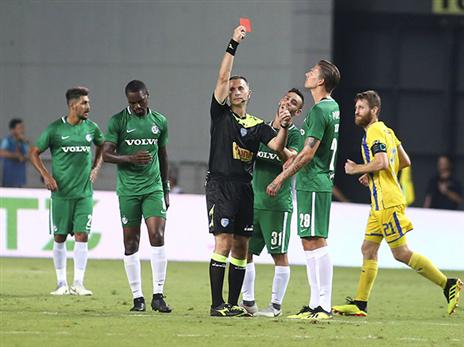 התנצל בפני השחקנים. קראמר (צילום: אלן שיבר)