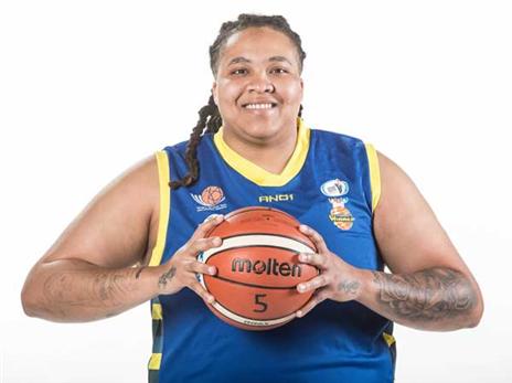 דניאל אדמס במדי אשדוד (עודד קרני, מנהלת ליגת העל לנשים)