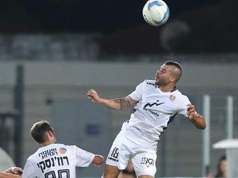 מויאל, נפצע במחצית השנייה