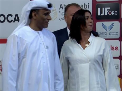 רגב מתקשה לעצור את הדמעות