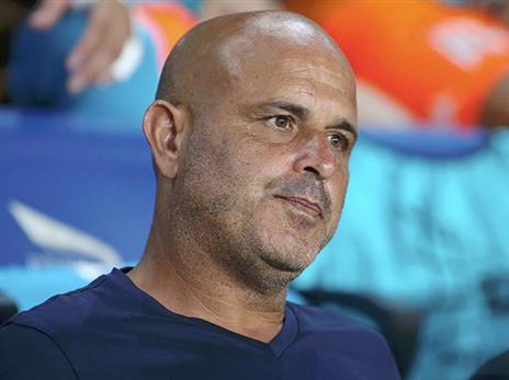 נשאר בסופו של דבר בשכונת התקווה. אבוקסיס (אלן שיבר)