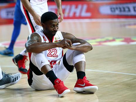 חוזר למדים האדומים. מקניל (מנהלת הליגה)