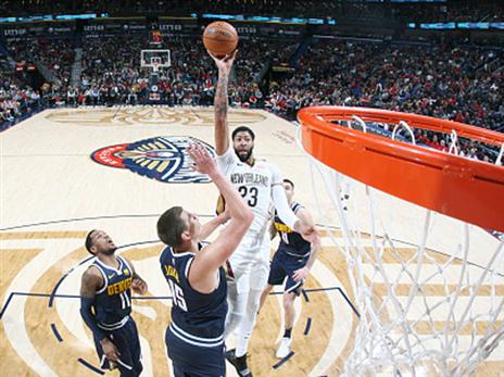 עוד הצגה של דייויס (צילום: Layne Murdoch Jr./NBAE via Getty Images)