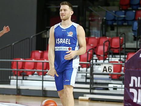 לא החלים בזמן. מקל (אלן שיבר)