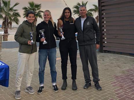 ספיצ'קוב, דריהן ומוריס. הפודיום