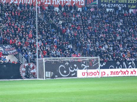 יציעים מלאים בדוחא (ג'וש אנצ'ו)