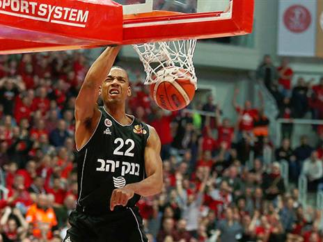 אוואנס. שני דאנקים יפים בפתיחת המשחק (אלן שיבר)