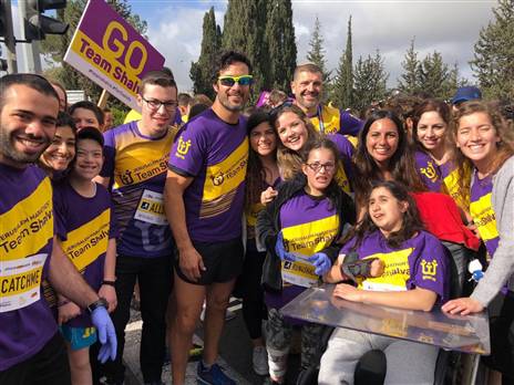 הארגון החברתי הוותיק במרתון. ילדי שלוה עם רון שחר (צילום: יח"צ)