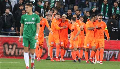 המאבק נפתח מחדש. שחקני בני יהודה (יוסי שקל)