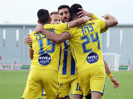 ומכבי ניצלה זאת כדי להשיג 0:2 על חדרה ולהתקרב צעד מאליפות (אלן שיבר)