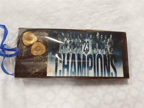 שי לרגל הזכייה באליפות ה-3