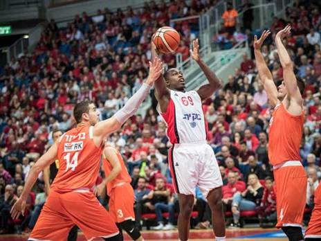 בראון. בבירה מודאגים ממצבו (עודד קרני)