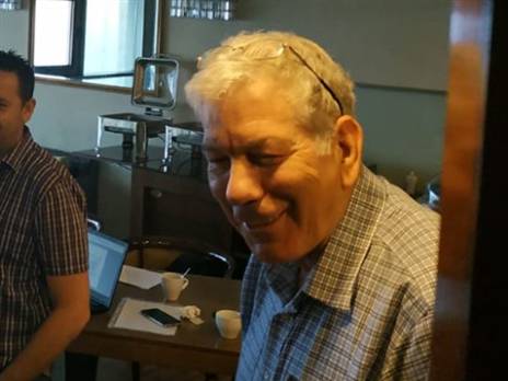 "חושב להעביר את המקל של הפועל חיפה לאדם אחר" (צילום: אלן שיבר)