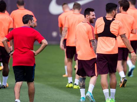 ואלוורדה עם סוארס ומסי. "הוא נותן את התפוקה"