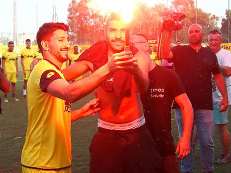 הקפטן החדש, אלמוג כהן