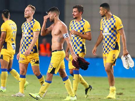 שחקני מכבי אחרי עוד הפסד באירופה (אלן שיבר)