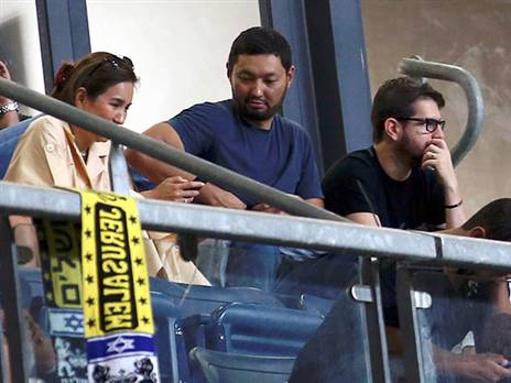 חוגג, לא ירד לחדרי ההלבשה (אלן שיבר)