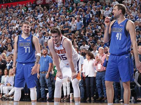 בנדר עם נוביצקי ודונצ'יץ'. פרוביץ' מאמין שהוא צריך להיות כוכב (Getty)