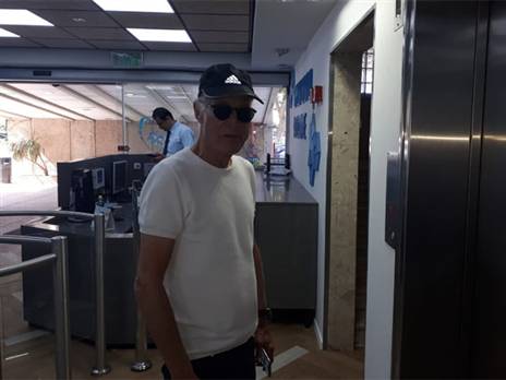 קשטן מגיע לוועדה