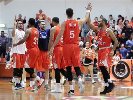 שחקני נס ציונה. נכנסים לקצב (מנהלת הליגה)