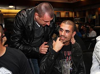 דגלאס. היה מעוניין באזרחות