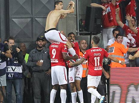 נפרד כגיבור. מליקסון במשחק האליפות ההיסטורית (צילום: דני מרון)