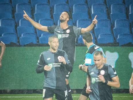 "חיכינו לו". אליאל פרץ חוגג את שער הניצחון (צילום: עודד קרני)