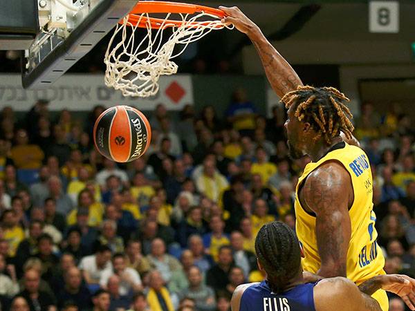 ריינולדס. במקום הרביעי (אלן שיבר)