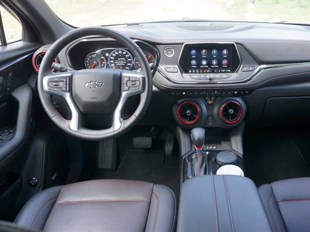 הנדסת האנוש טובה. מערכת המדיה מצוינת והמרווח ושדה הראיה מצוינים