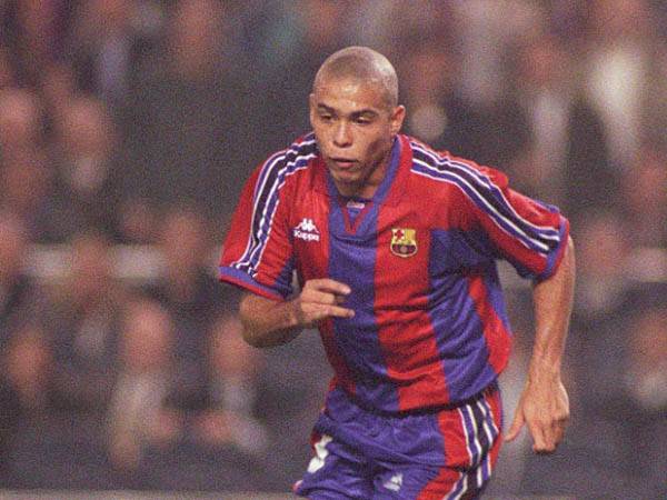 מה היה קורה אם רונאלדו היה נשאר בברצלונה? (GETTY)