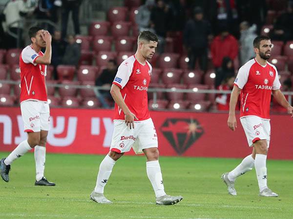 בעל חוזה עד חודש יוני, קלטינס