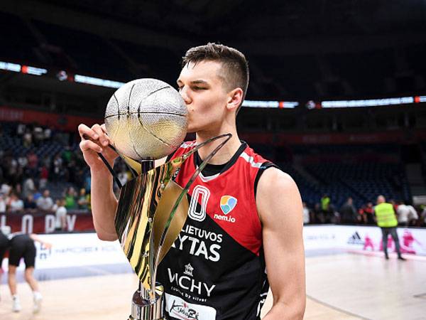 סירווידיס במדי ריטאס. רכש מסקרן