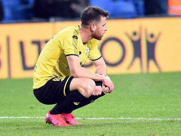 עתידו של גיא מלמד לוט בערפל. ק"ש כבר הביעה עניין (ברני ארדוב)