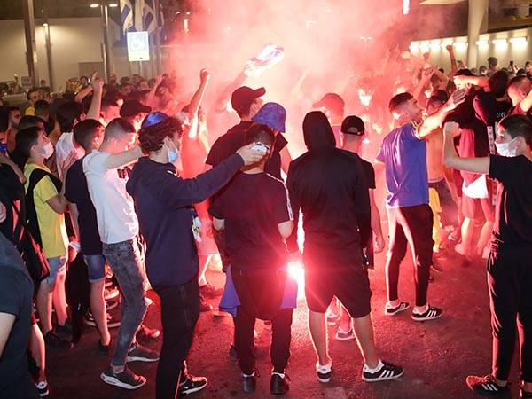 אוהדי מכבי ת"א. ליובין מזהיר (אלן שיבר)