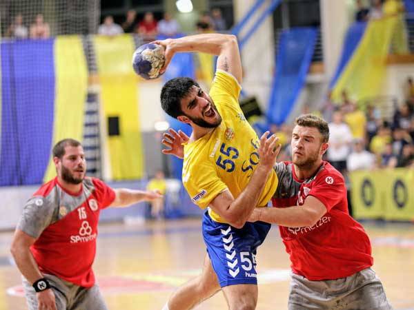 רותם סגל, חוזר ללבוש צהוב (הדר ואן קולא, איגוד הכדוריד)