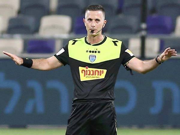 אדלר בשריקה האחרונה בקריירה (אלן שיבר)