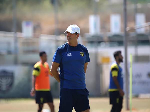 רוני לוי מתלבט (בית"ר ירושלים, רשמי)