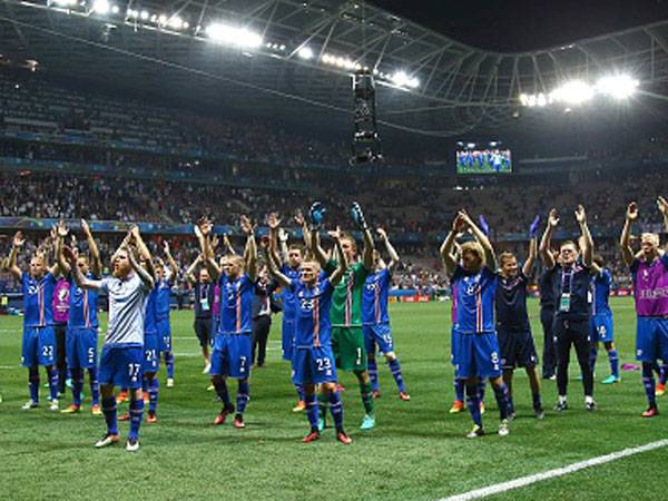 "מאוכזב". שחקני איסלנד חוגגים (קיארטנסון לא שם) (getty)