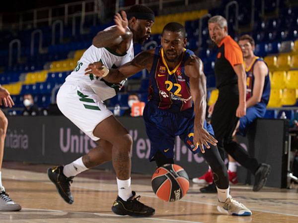 קרב צמוד בברצלונה (getty)