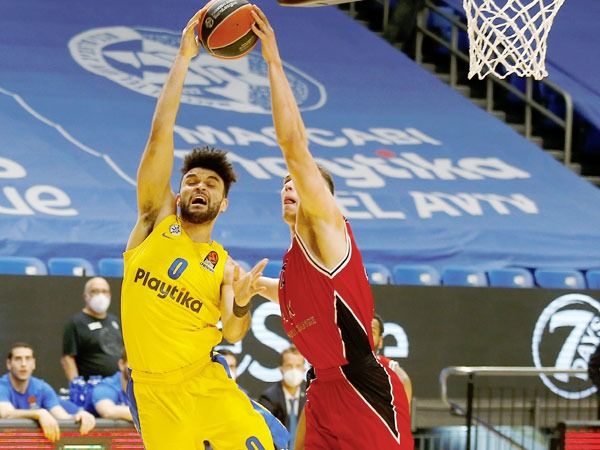 משחק חם בהיכל (אלן שיבר)