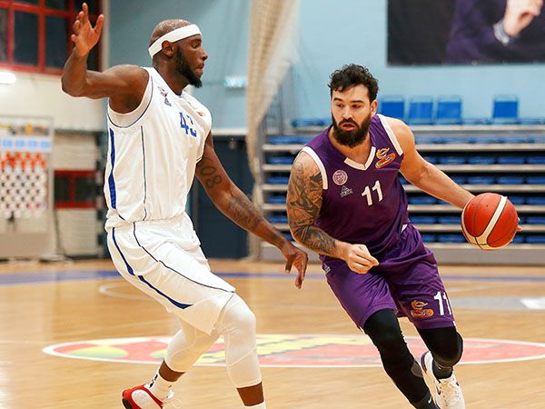 בנהריה לא מרוצים מהגישה שלו. אלכסנדר (אלן שיבר)