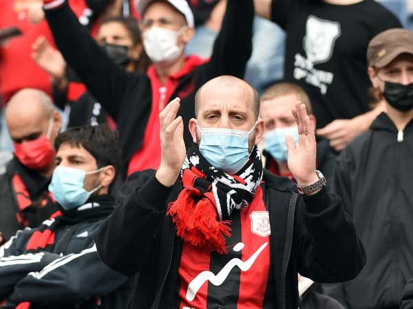 אוהדי ירושלים שמעו את טדי (ברני ארדוב)