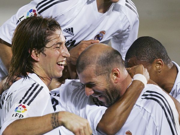 הספיק גם לשחק לצד זידאן (Getty)