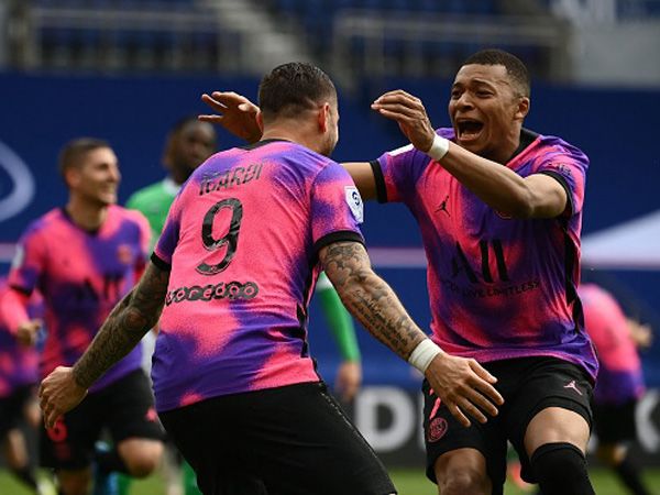 איקרדי ואמבפה בטירוף. הצמרת בוערת (Getty)